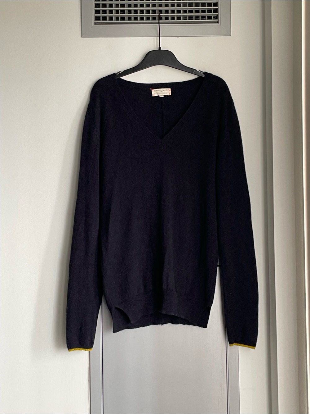 CHINTI AND PARKER LONDON 100% Cashmere V-Neck Navy Sweater